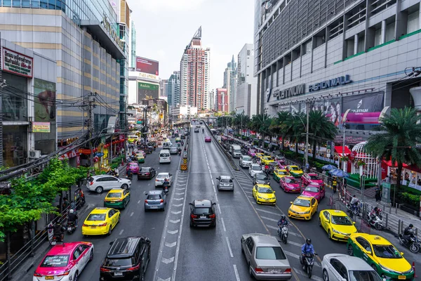 Schwerer Straßenverkehr Auf Der Straße Von Bangkok Zahlreiche Autos Auf — Stockfoto