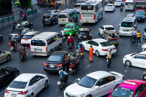 曼谷公路的公路交通繁忙 大都市的街道上有大量的汽车 Samui Tailand 2020 — 图库照片