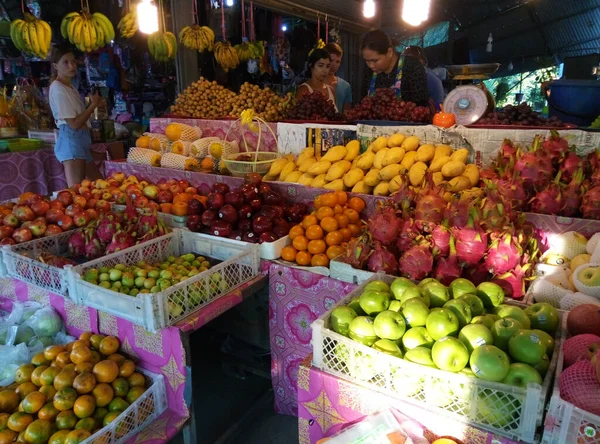 Cestas Frutas Exibição Seção Vegetais Uma Mercearia Ásia Samui Alfaiate — Fotografia de Stock