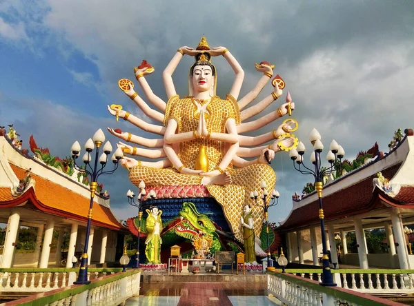 在泰国高山辉的华普莱姆寺 一座巨大的多臂佛像 Samui Tailand 2017 — 图库照片