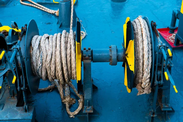 Convés Ferry Tambor Com Corda Amarração Perto — Fotografia de Stock