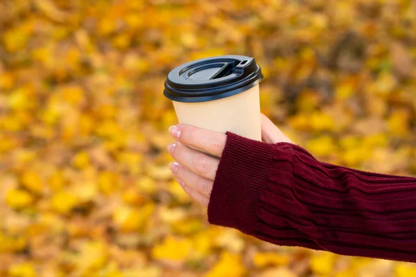 Una Acogedora Foto Caliente Una Taza Café Caliente Artesanal Las — Foto de Stock