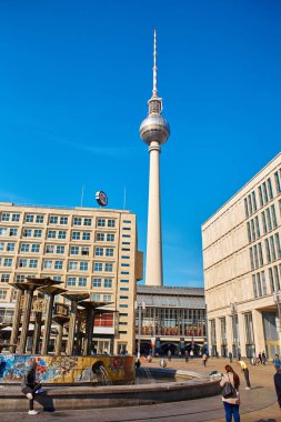 Alexander Platz Berlin 'in merkez şehir meydanı. Berlin, Almanya - 05.17.2019