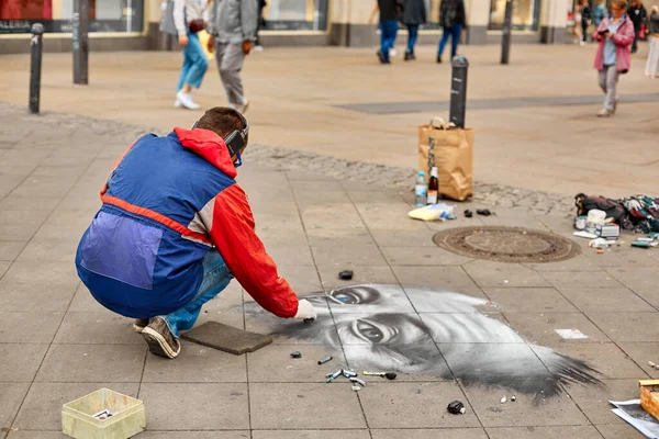 Artiste Rue Peint Portrait Réaliste Sur Sol Une Place Ville — Photo