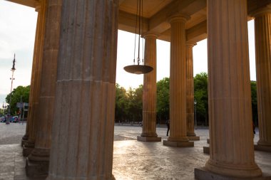 Brandenburg Kapısı 'nın mimarisinin detayları..