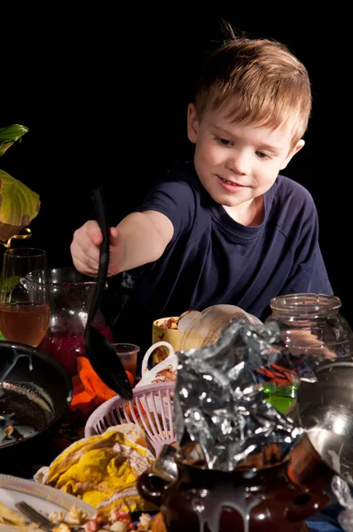 Ungeräumter Tisch — Stockfoto