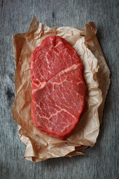 Syrový hovězí steak — Stock fotografie