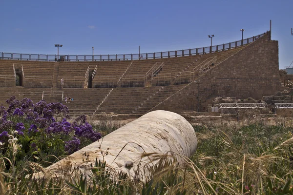 Herods Sarayı kalıntıları ve amfitiyatro Caesarea. Akdeniz coa — Stok fotoğraf