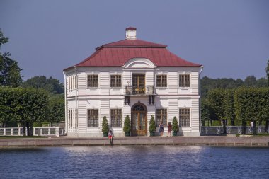 Marly Palace güneşli bir gün, Peterhof, Rusya Federasyonu