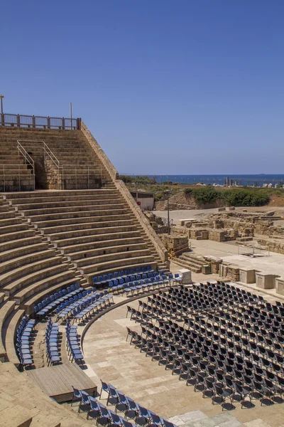 O anfiteatro romano em Cesareia ainda é usado hoje em dia para concertos — Fotografia de Stock