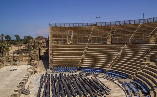 O anfiteatro romano em Cesaréia ainda é usado hoje para conce — Fotografia de Stock