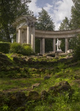 Pavlovsk Park Apollo colonnade Sankt-Petersburg Rusya