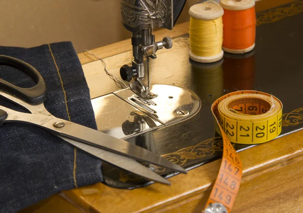 dikiş makinesi ve giyim malzemesi öğesi