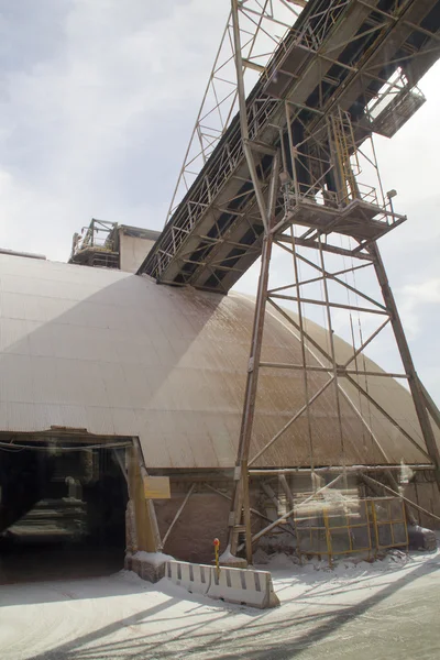 Fábrica química. Potasio listo para el transporte —  Fotos de Stock