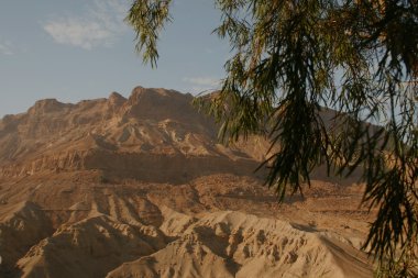 Dead Sea yakınındaki Judean Desert dağlar manzara. İsrail