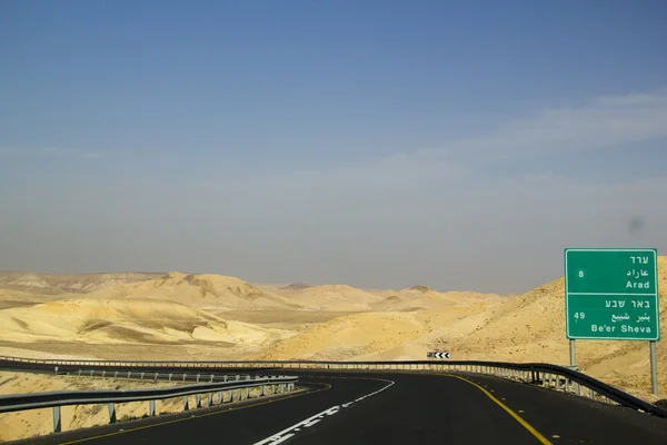 Estrada do Deserto Moderno em Israel — Fotografia de Stock