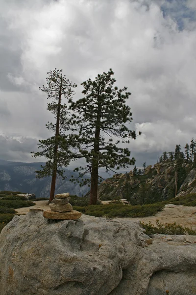 Yosemite Valley in de Westelijke Sierra Nevada bergen van Califo — Stockfoto