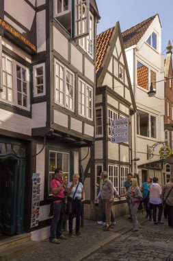 Turistler eski kasaba Hansa şehirde Bremen, Almanya