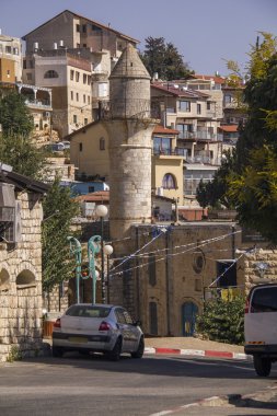 Safed, İsrail - 04 Eylül 2015: Tipik sokak sokak arasında güvenli