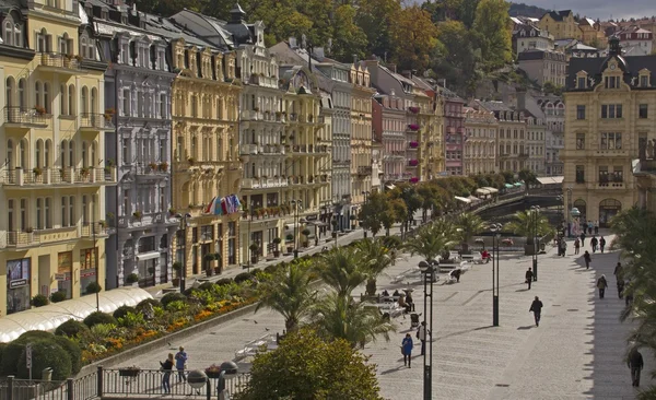 Panoramatický pohled v Karlových Varech, místo české lázně. — Stock fotografie