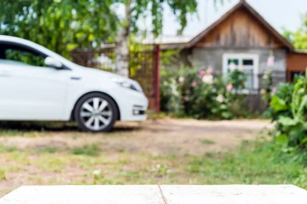 Auto und Haus im perspektivischen Hintergrund — Stockfoto