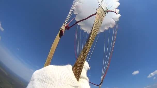 Первый прыжок с парашютом — стоковое видео
