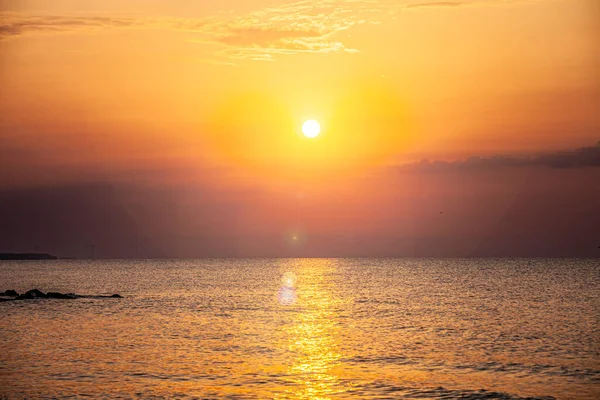 Rayo Solar Naturaleza Sol Dorado Amanecer Con Agua Olas —  Fotos de Stock