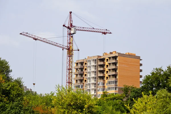 Crane bygger hus — Stockfoto