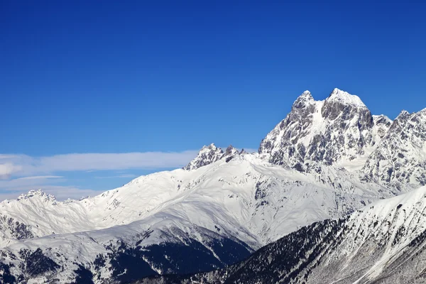 Vue Mont Ushba en hiver à une journée ensoleillée — Photo