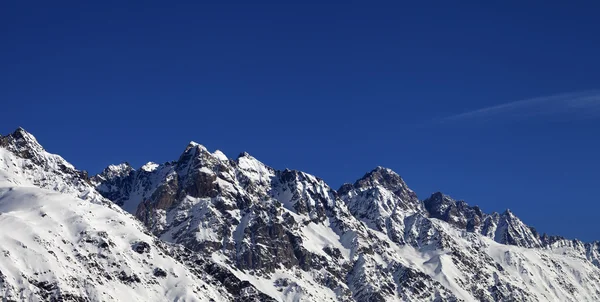 Panoramic view on snowy rocks and blue clear sky at nice sun day — Stock Photo, Image