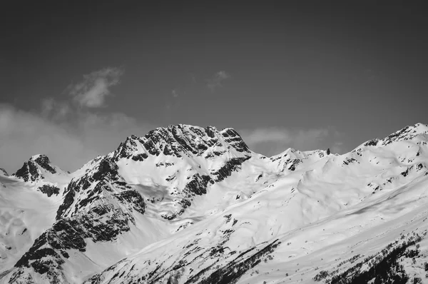 Montagne di inverno in bianco e nero — Foto Stock