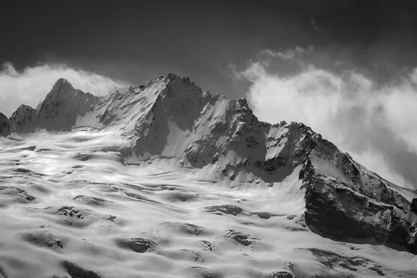 Schwarz und weiß-Gletscher im winter — Stockfoto