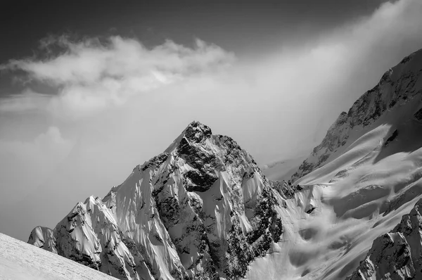 Black and white snowy mountains — Stock Photo, Image