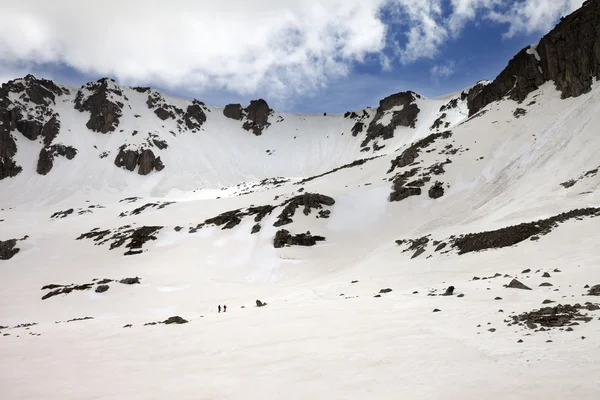 Montañas nevadas en la noche — Foto de Stock