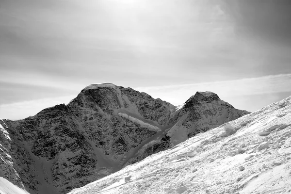 Abseits der Piste Hang schwarz / weiß — Stockfoto