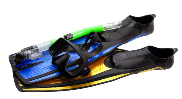 Mask, snorkel och simfötter i olika färger med vatten droppar — Stockfoto