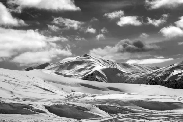 Schwarz Weiße Skipiste Und Schöner Himmel Mit Wolken Sonnenabend Tetnuldi — Stockfoto