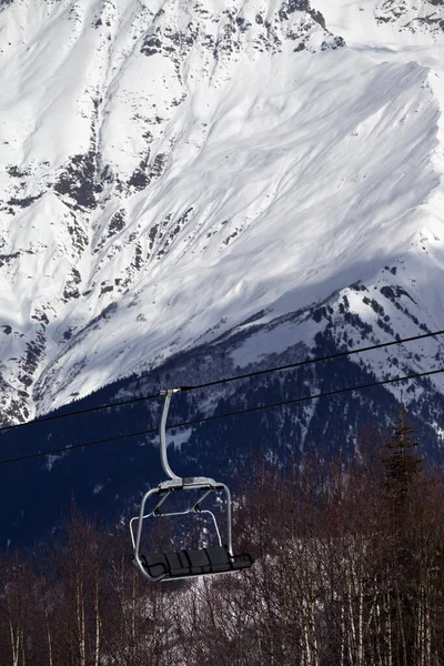 Wyciąg Narciarski Górach Śniegu Słoneczny Zimowy Dzień Kaukaz Hatsvali Region — Zdjęcie stockowe