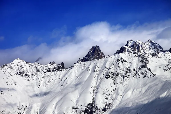 Nieve Avalanchas Ladera Montaña Las Nubes Vista Desde Telesilla Hatsvali — Foto de Stock