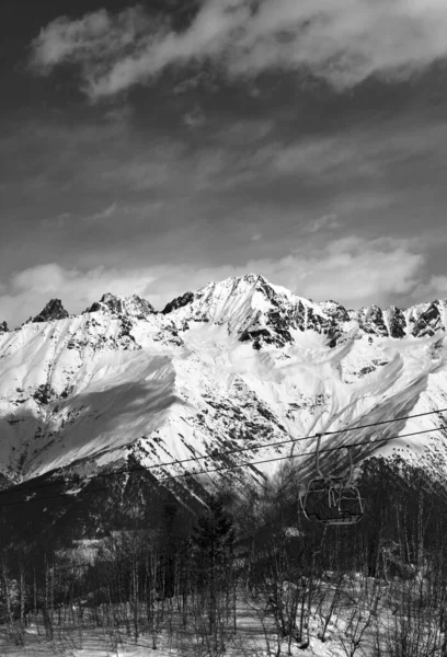 Remonte Blanco Negro Las Montañas Nieve Bonito Día Invierno Montañas —  Fotos de Stock