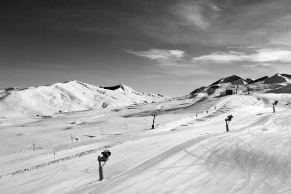 Ski Slope Snowmaking Sun Day Greater Caucasus Mount Shahdagh Azerbaijan — Φωτογραφία Αρχείου