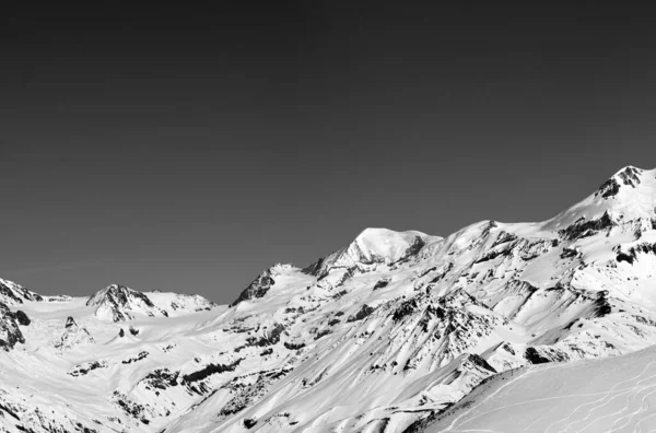 Zwart Wit Panoramisch Uitzicht Piste Piste Sneeuwberg Zonnige Winterdag Kaukasus — Stockfoto