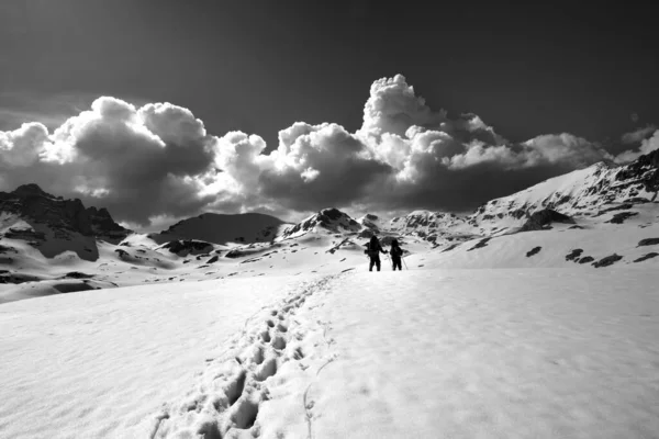 Vista Preto Branco Planalto Neve Com Caminhantes Turquia Montanhas Taurus — Fotografia de Stock