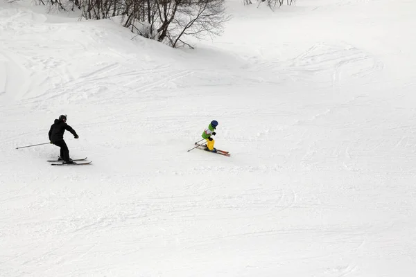 Skiers Ski Slope Winter Day Caucasus Mountains Hatsvali Svaneti Region — Stock Photo, Image