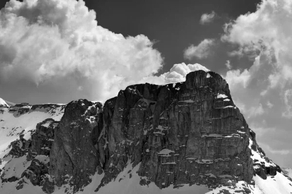 Schwarz Weißer Blick Auf Schneebedeckte Felsen Und Wolkenverhangenen Himmel Türkei — Stockfoto