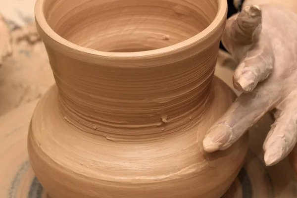 Processus Fabrication Vaisselle Sur Une Roue Potier Potter Travail Vue — Photo