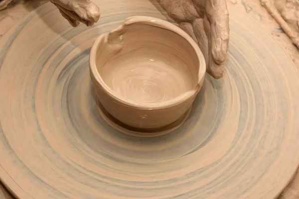 Процес Виготовлення Глиняної Чаші Керамічному Колесі — стокове фото