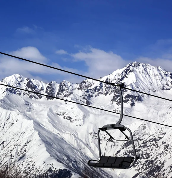 Wyciąg Krzesełkowy Śnieżnych Górach Zimowych Piękny Słoneczny Dzień Kaukaz Hatsvali — Zdjęcie stockowe