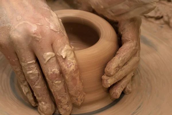 Femmes Mains Cours Fabrication Bol Argile Sur Roue Poterie Potter — Photo