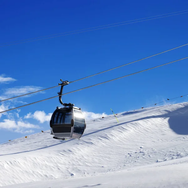 Gondola Lift Snow Slope Ski Resort Sun Wind Winter Day — 图库照片